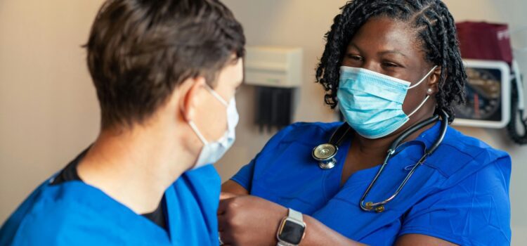 Municipales 2026 : face aux déserts médicaux qui touchent 87 % du territoire, les communes cherchent des solutions efficaces en s'inspirant des modèles étrangers australien, canadien et suédois.